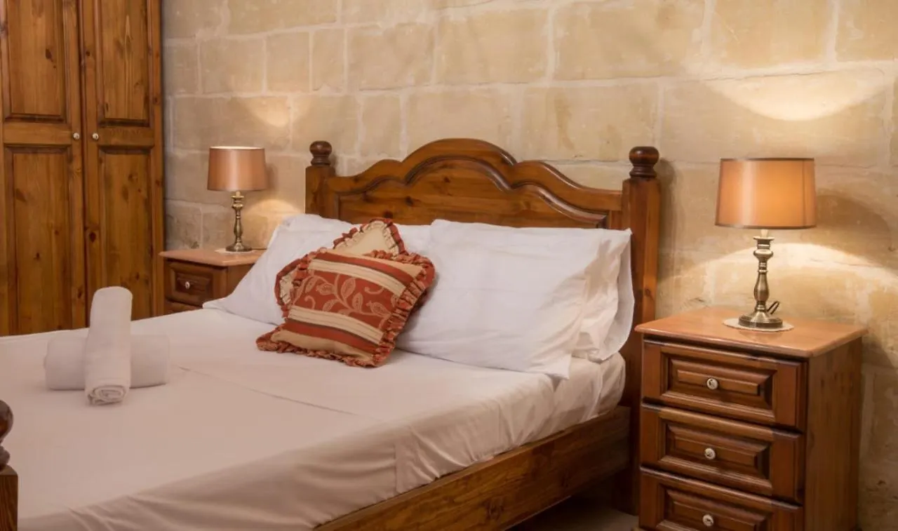 Valletta Grand Central 0*,