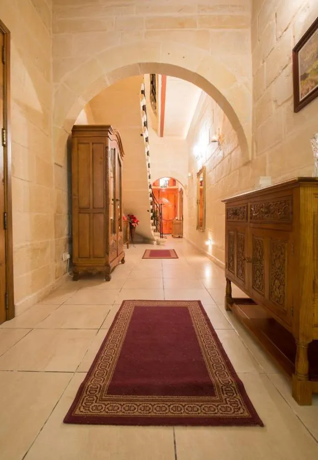 Valletta Grand Central 0*,  Malta